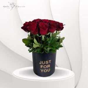 Bouquet of elegant red roses