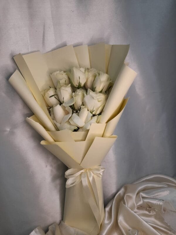 White flowers - Image 3